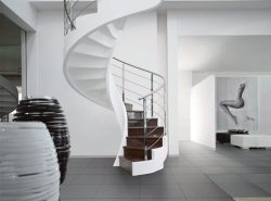 Стильно дополнить дизайн современной комнаты можно бетонной винтовой лестницей