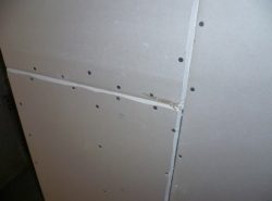 Наиболее часто гипсокартон применяется для отделки стен и потолков