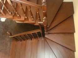 Поворотная лестница способна украсить любой дом и сделать его более функциональным