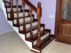 Наиболее востребованным и популярным материалом для изготовления лестниц является бук