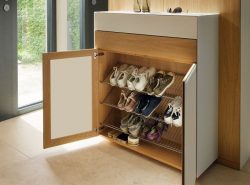Обувница помогает организовать пространство в прихожей