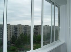 Алюминиевые балконные рамы защищают балкон от холода, пыли и делают его очень уютным