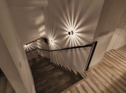 Освещение делает лестницу более функциональной и практичной